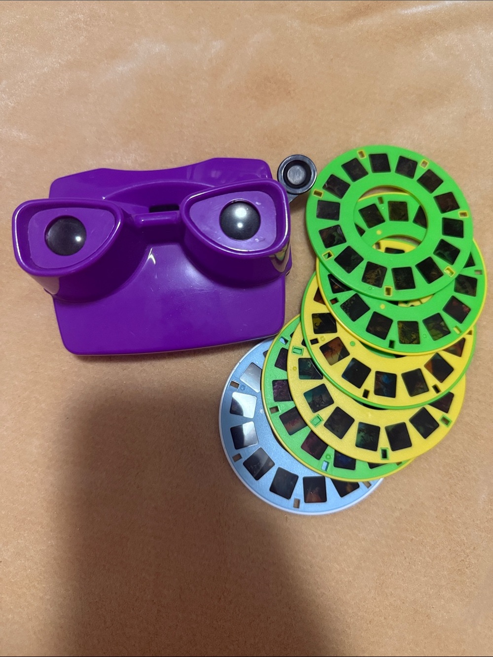 Purple Viewfinder with 6 Colorful Image Discs